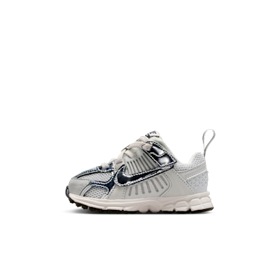 靴 22cm Nike WMNS Zoom Vomero 5FN7778-600 Nike W Zoom Vomero 5 Mystic Red FN7778-600 Womens Running